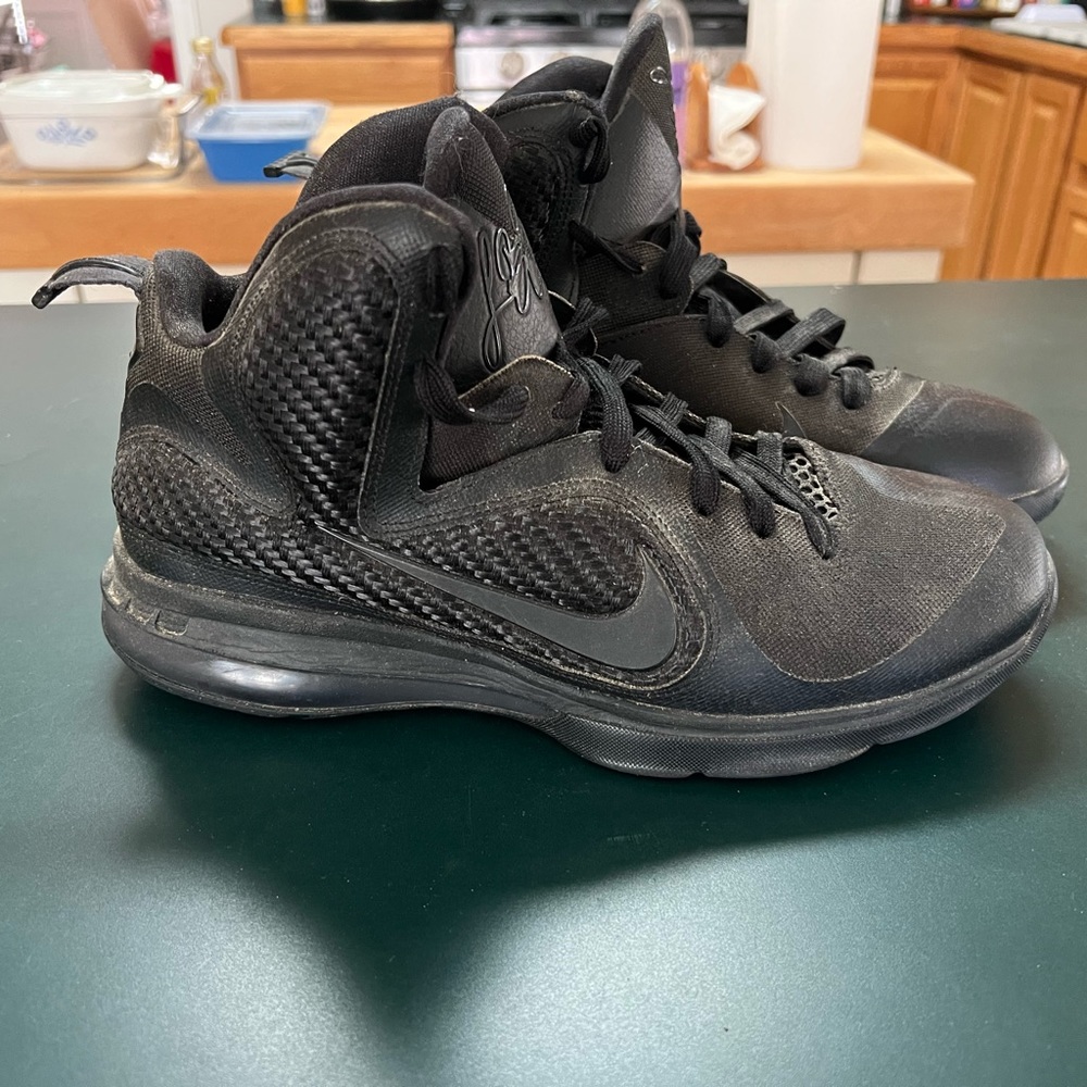 Lebron 9 “Black Out” - Size 9